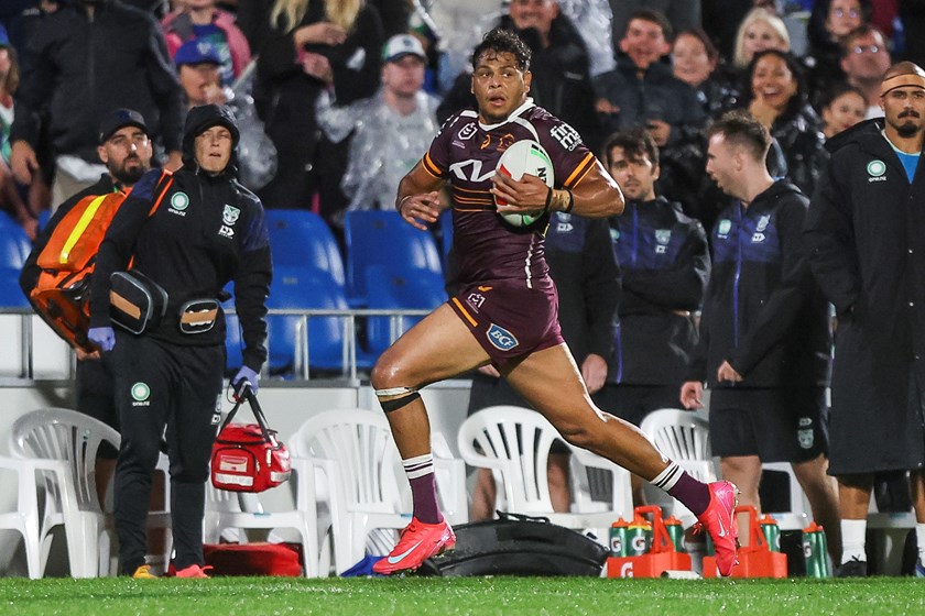 Selwyn Cobbo goes for a run against the Warriors.