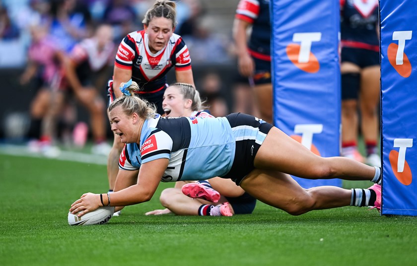 Ellie Johnston scores a try for the Sharks in the 2024 NRLW grand final.