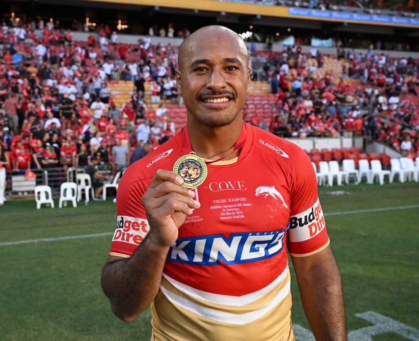 Felise Kaufusi with the inaugural Arthur Beetson Medal in Round 1, 2023. 