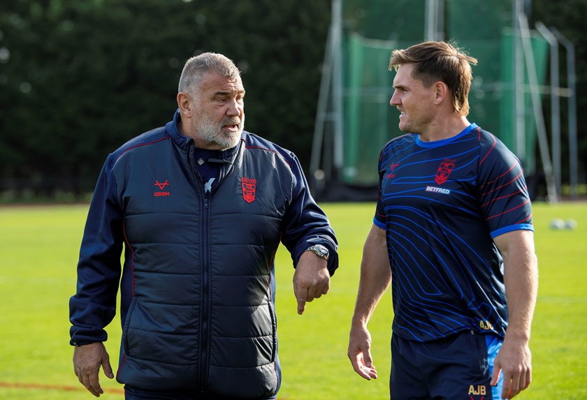 Shaun Wane with Titans fullback AJ Brimson at England training during the 2025 Ashes Series.