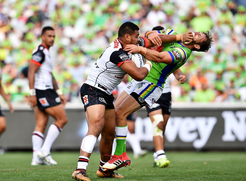 Warriors prop Sam Lisone runs into Raiders five-eighth Aiden Sezer.
