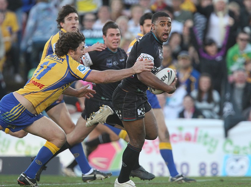 Michael Jennings evades Nathan Hindmarsh with teenager Wade Graham looking on.