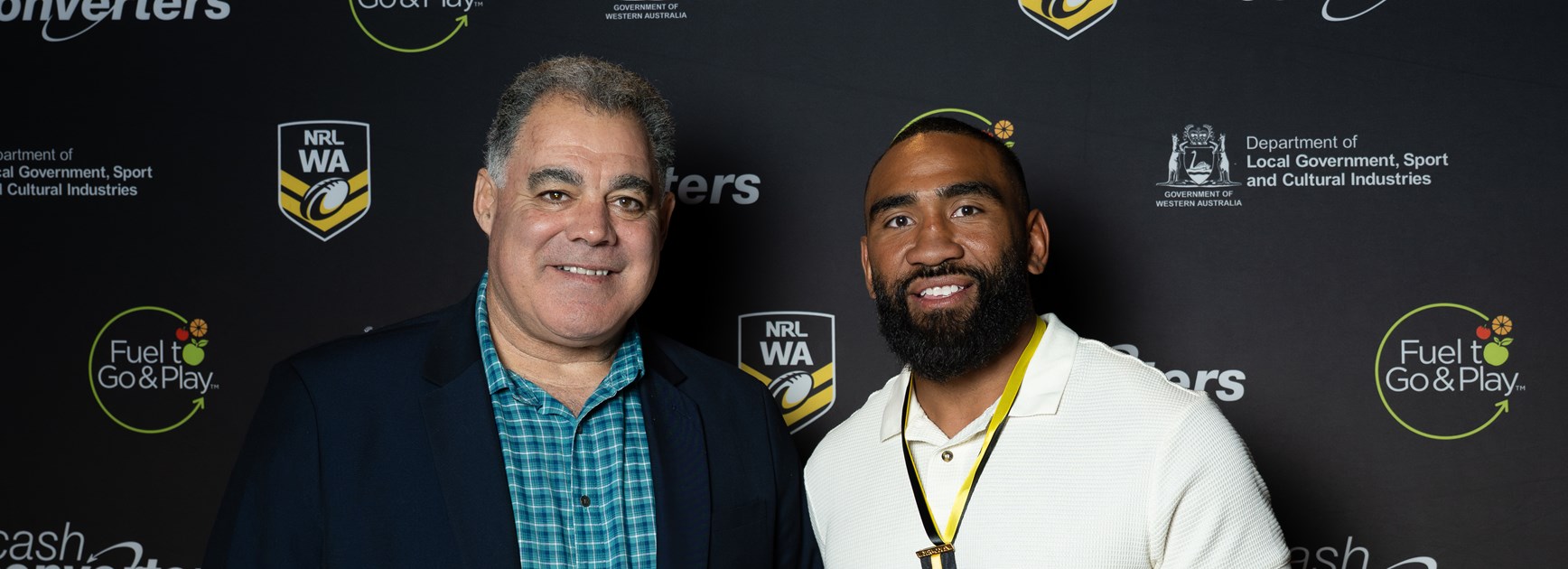 Mal Meninga presented Samisoni Langi with the 2025 Ken Allen Medal as NRLWA player of the year.