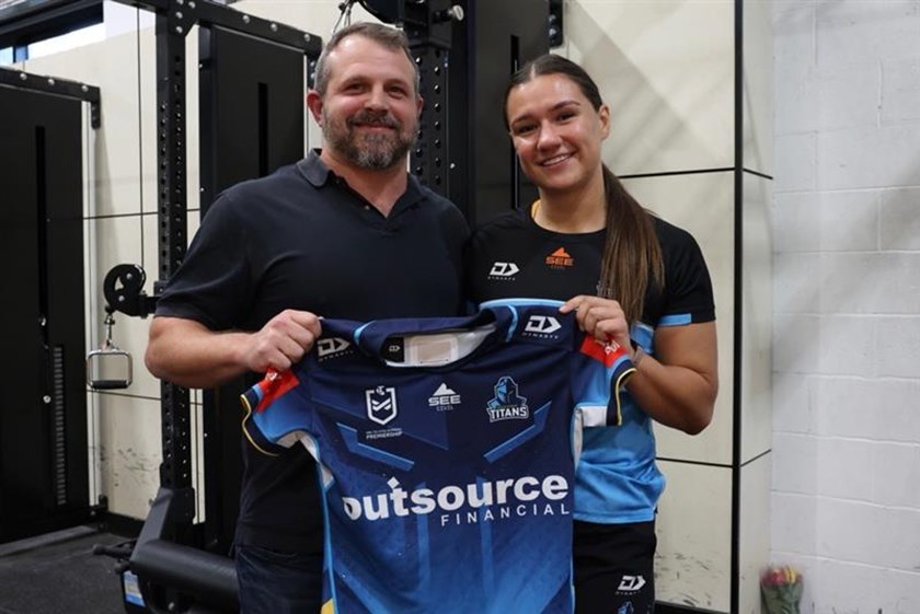 NRL Pathways Project Manager and Canada Ravens coach Mike Castle presented Megan Pakulis with her debut Titans jersey.