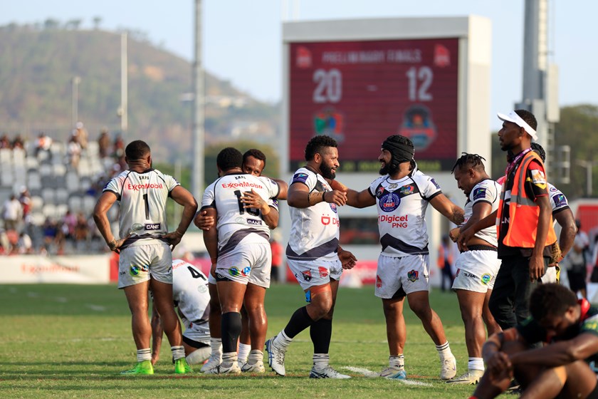 Mendi Muruks players celebrate their 20-12 preliminary final defeat of Agmark Gurias last weekend.