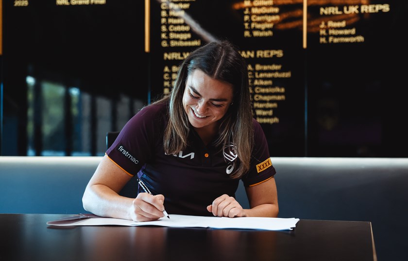 Dutch dual international Linneke Gevers has signed a supplementary contract with the Broncos. 