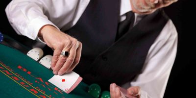 tipping casino dealers – why, how much & do they keep it all?
